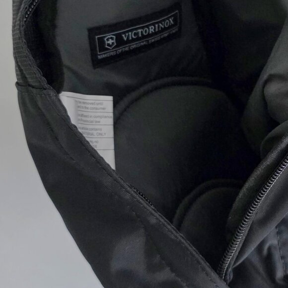 VICTORINOX SLING BAG! ๐๐๐ - Picture 12 of 16